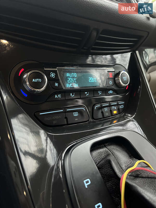 Внедорожник / Кроссовер Ford Escape 2014 в Новояворовске