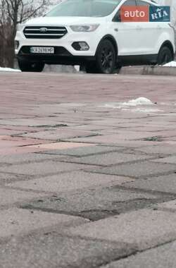 Внедорожник / Кроссовер Ford Escape 2017 в Боровой