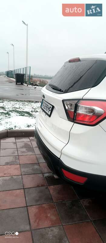 Внедорожник / Кроссовер Ford Escape 2017 в Буштыне