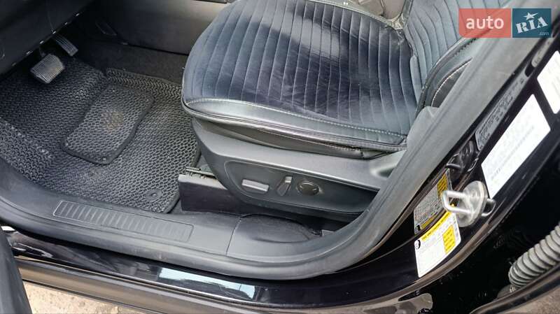 Внедорожник / Кроссовер Ford Escape 2020 в Одессе