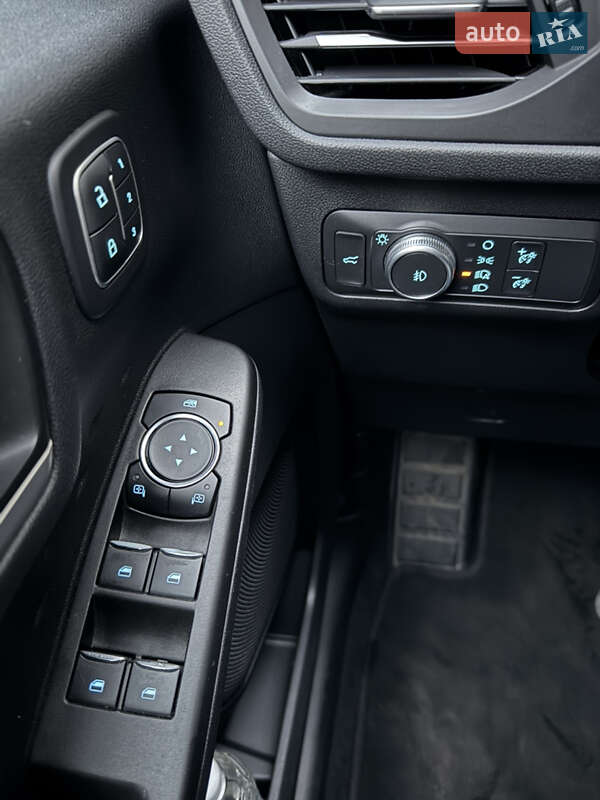 Внедорожник / Кроссовер Ford Escape 2019 в Киеве