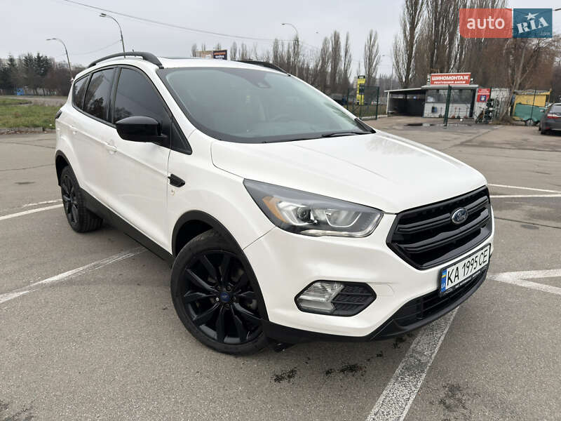 Позашляховик / Кросовер Ford Escape 2017 в Києві