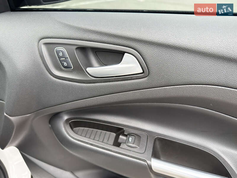 Позашляховик / Кросовер Ford Escape 2017 в Києві