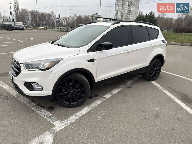 Позашляховик / Кросовер Ford Escape 2017 в Києві