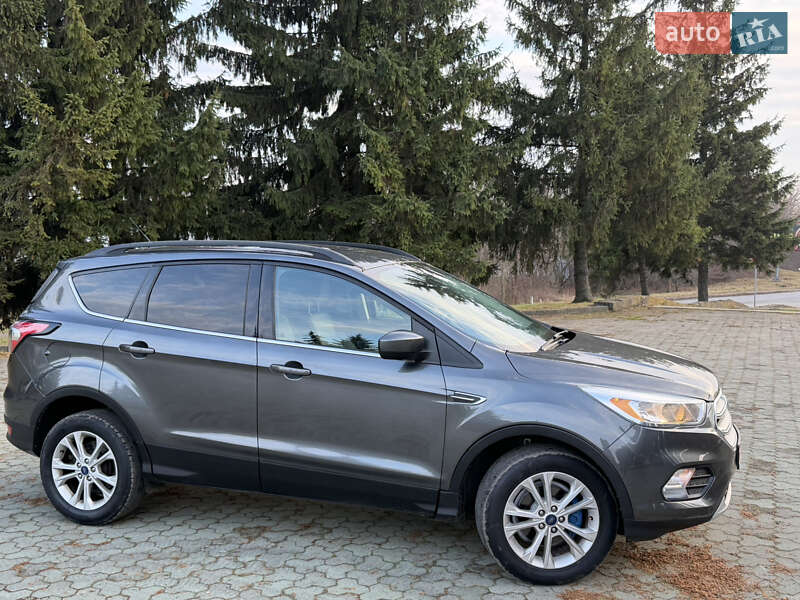 Внедорожник / Кроссовер Ford Escape 2017 в Дубно