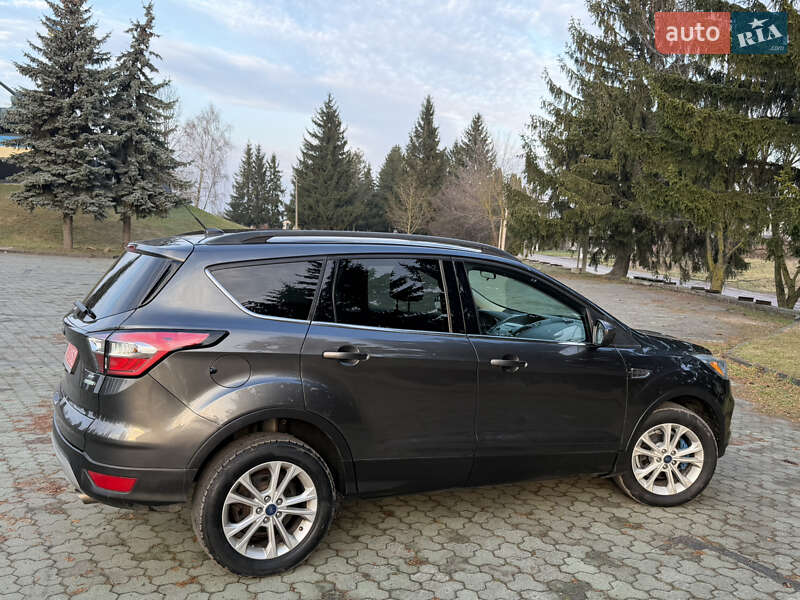 Внедорожник / Кроссовер Ford Escape 2017 в Дубно