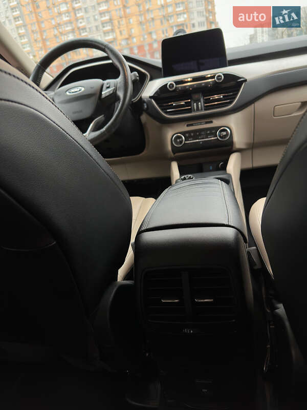 Внедорожник / Кроссовер Ford Escape 2019 в Киеве