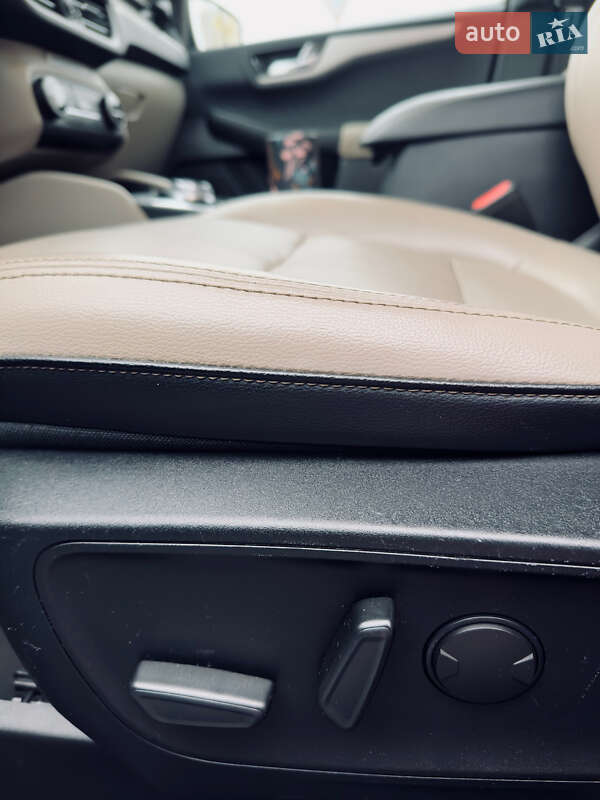 Внедорожник / Кроссовер Ford Escape 2019 в Киеве