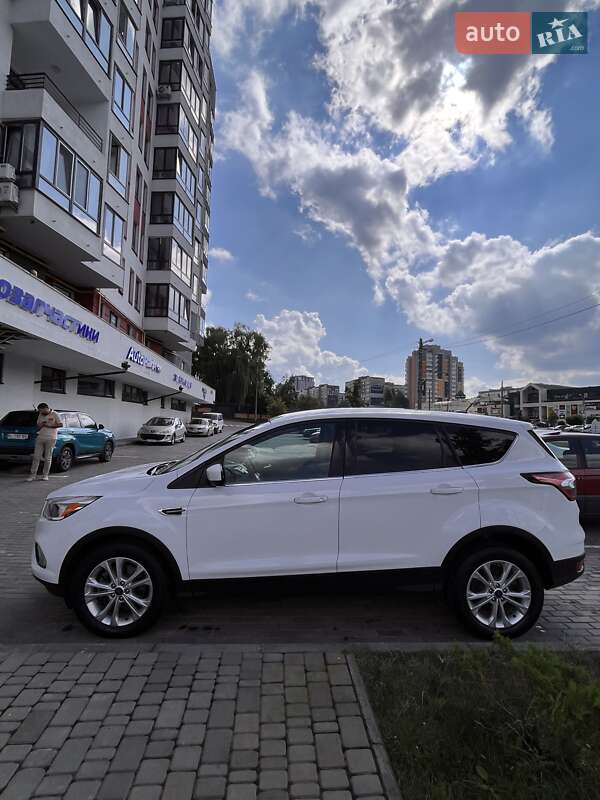 Внедорожник / Кроссовер Ford Escape 2017 в Львове