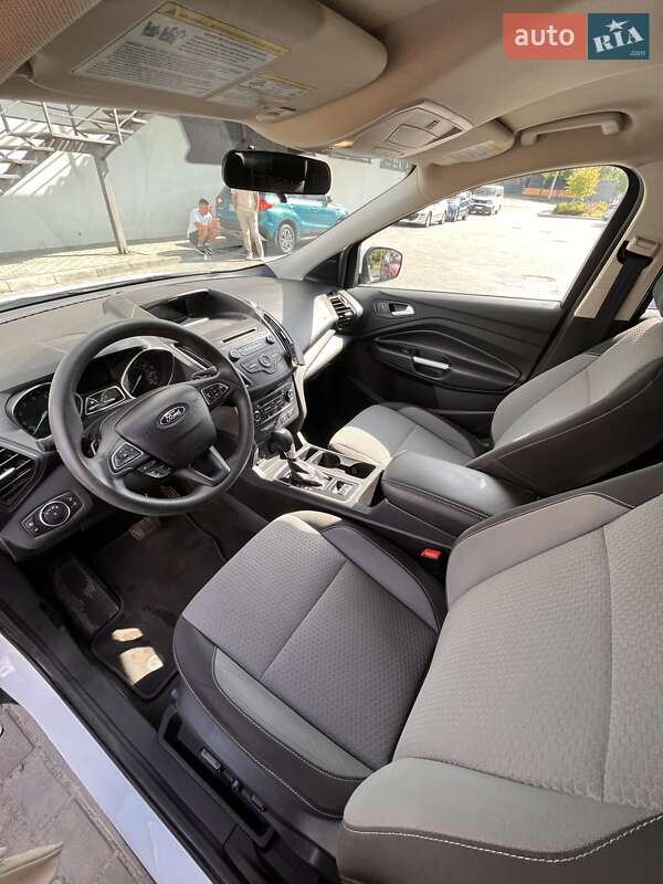 Внедорожник / Кроссовер Ford Escape 2017 в Львове