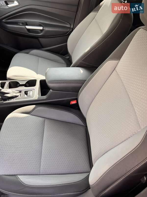 Внедорожник / Кроссовер Ford Escape 2017 в Львове