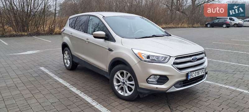 Внедорожник / Кроссовер Ford Escape 2017 в Львове