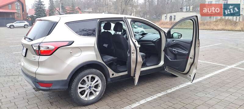 Внедорожник / Кроссовер Ford Escape 2017 в Львове