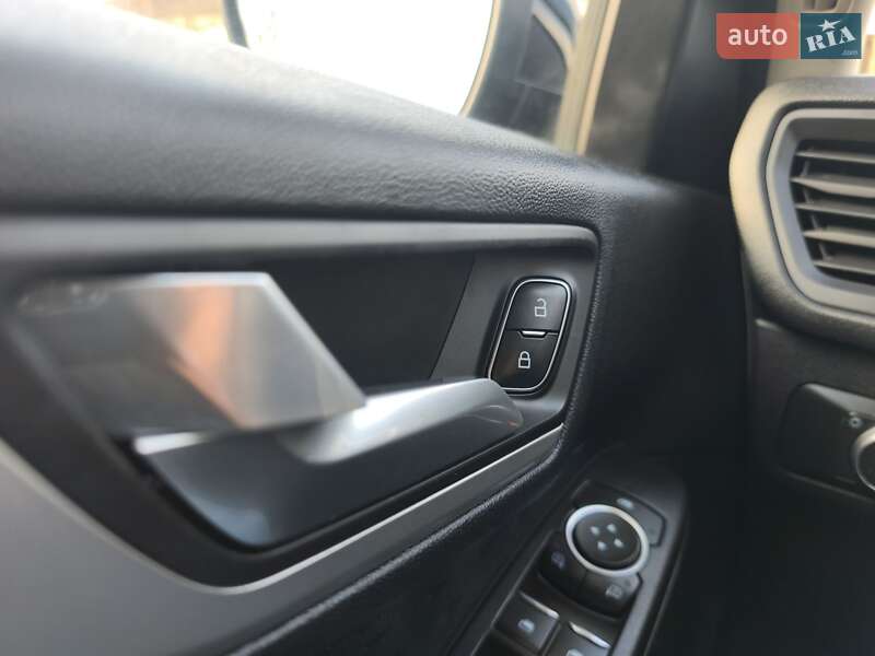 Внедорожник / Кроссовер Ford Escape 2020 в Стрые