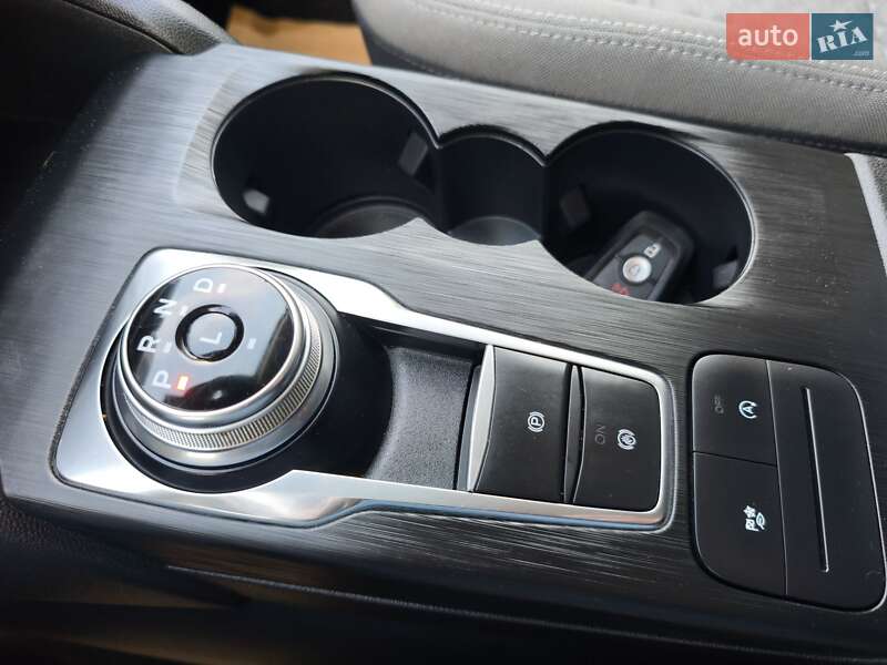 Внедорожник / Кроссовер Ford Escape 2020 в Стрые