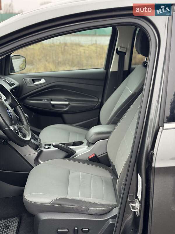 Внедорожник / Кроссовер Ford Escape 2015 в Мене