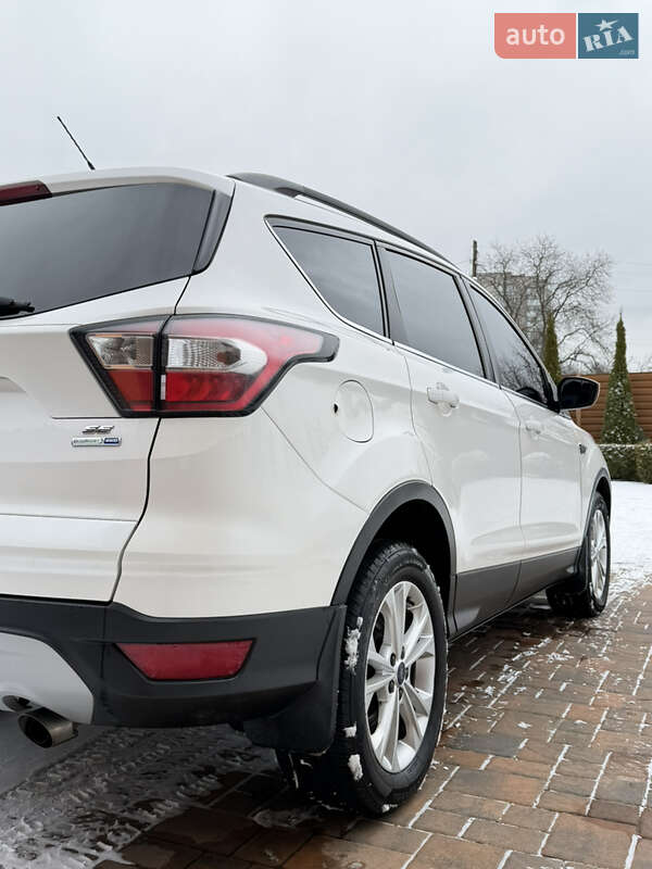 Позашляховик / Кросовер Ford Escape 2017 в Чернігові