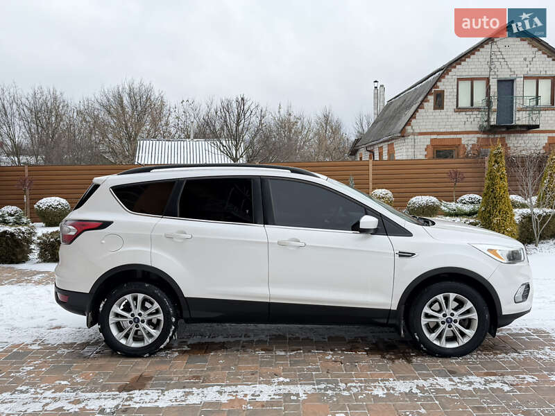 Позашляховик / Кросовер Ford Escape 2017 в Чернігові