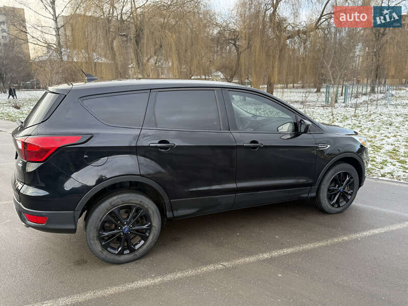 Внедорожник / Кроссовер Ford Escape 2019 в Ивано-Франковске