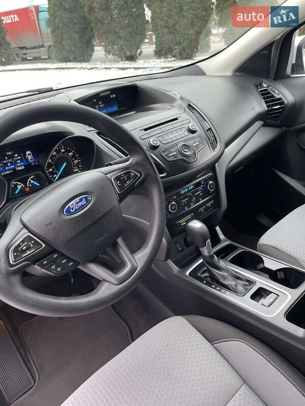 Позашляховик / Кросовер Ford Escape 2016 в Дубні