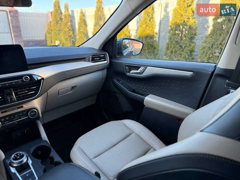 Внедорожник / Кроссовер Ford Escape 2019 в Летичеве