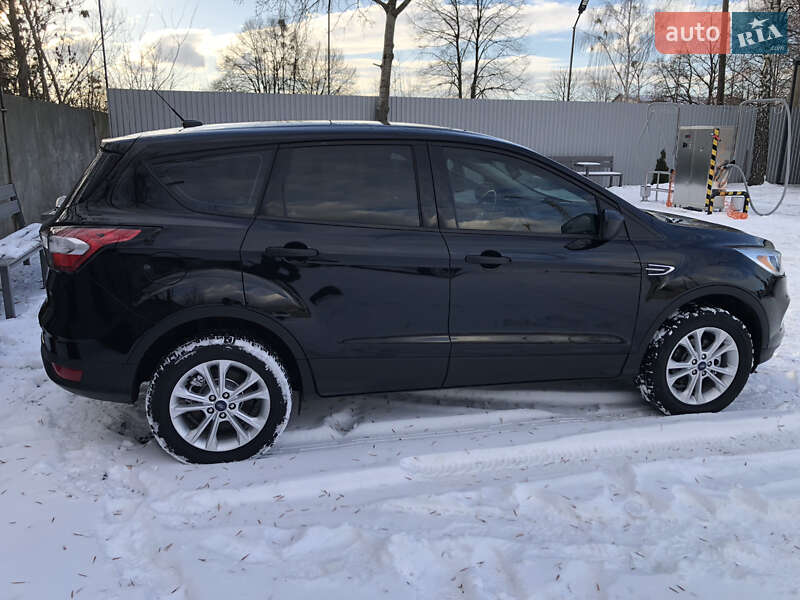 Позашляховик / Кросовер Ford Escape 2017 в Рівному