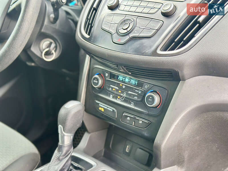 Позашляховик / Кросовер Ford Escape 2017 в Черкасах