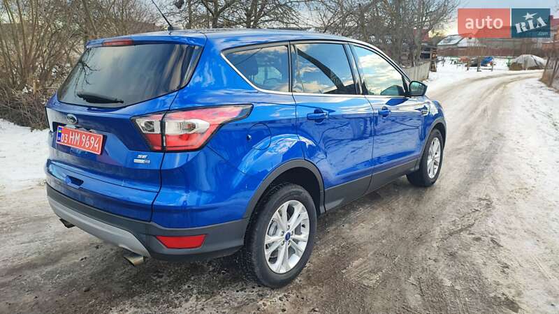Внедорожник / Кроссовер Ford Escape 2017 в Дубно