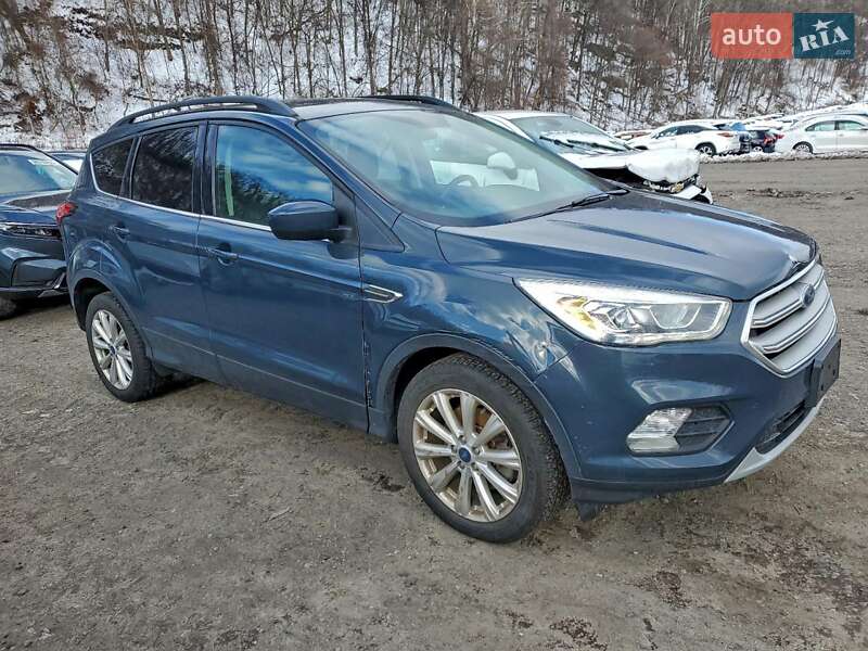 Внедорожник / Кроссовер Ford Escape 2019 в Киеве