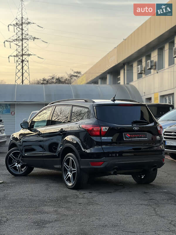 Внедорожник / Кроссовер Ford Escape 2018 в Одессе