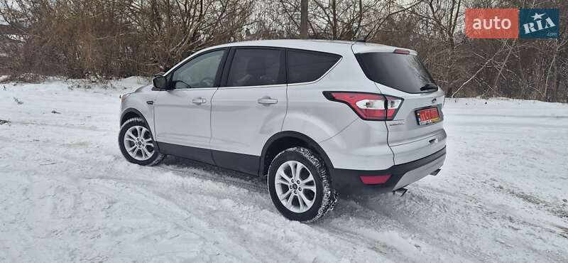 Внедорожник / Кроссовер Ford Escape 2017 в Дубно