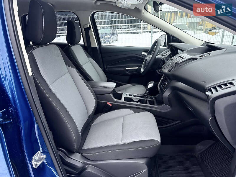 Внедорожник / Кроссовер Ford Escape 2018 в Львове