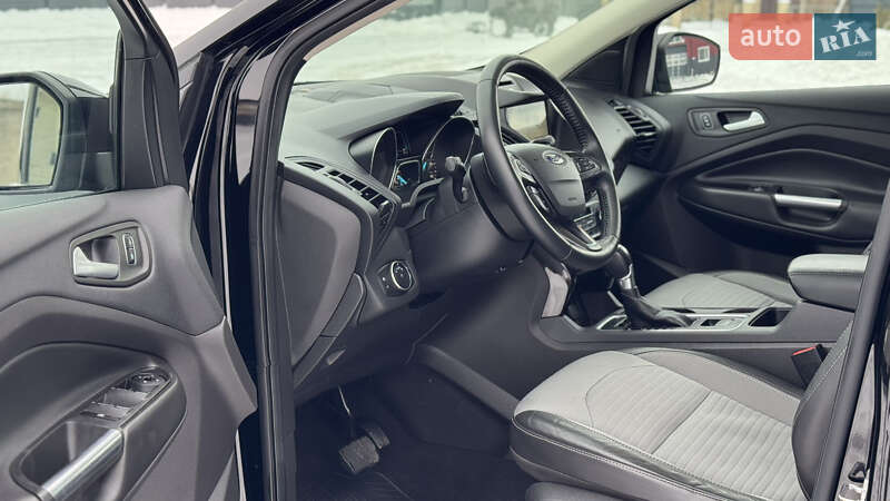 Позашляховик / Кросовер Ford Escape 2017 в Дубні