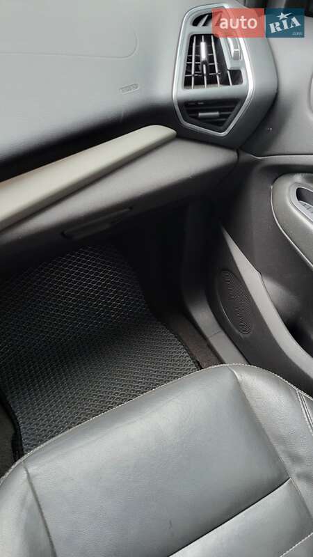 Внедорожник / Кроссовер Ford Escape 2013 в Лубнах