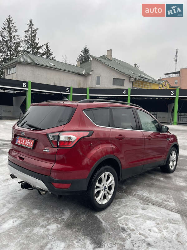 Позашляховик / Кросовер Ford Escape 2017 в Чернівцях