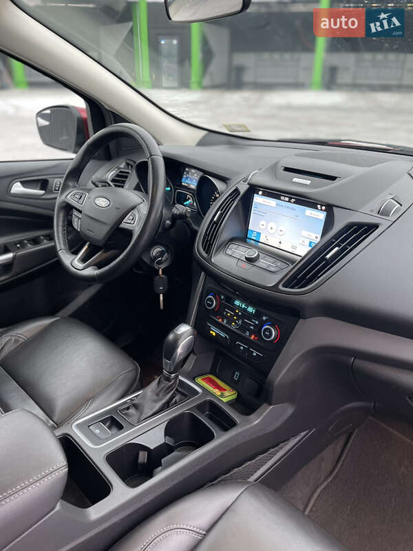 Позашляховик / Кросовер Ford Escape 2017 в Чернівцях