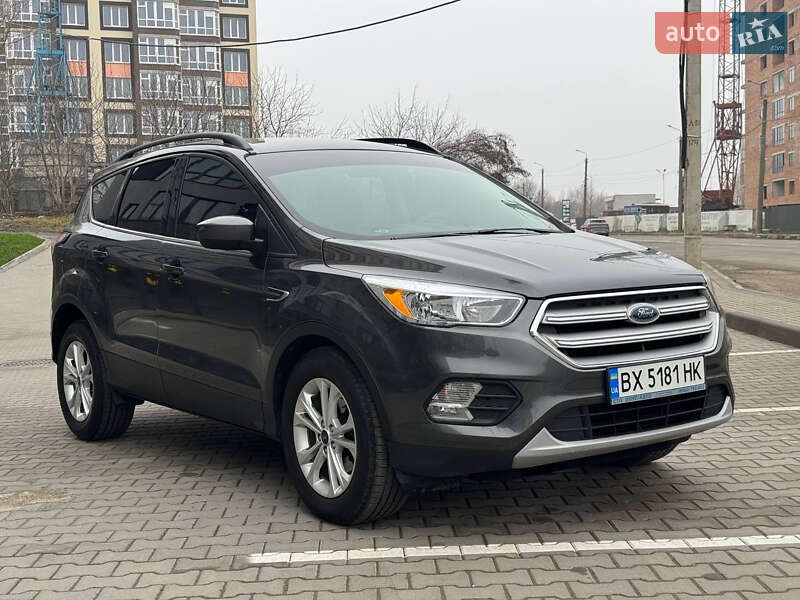 Внедорожник / Кроссовер Ford Escape 2018 в Хмельницком