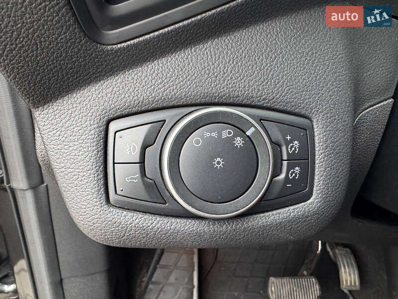 Внедорожник / Кроссовер Ford Escape 2018 в Хмельницком