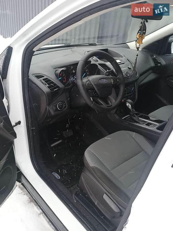 Позашляховик / Кросовер Ford Escape 2016 в Чернігові фото 3 Позашляховик / Кросовер Ford Escape 2016 в Чернігові