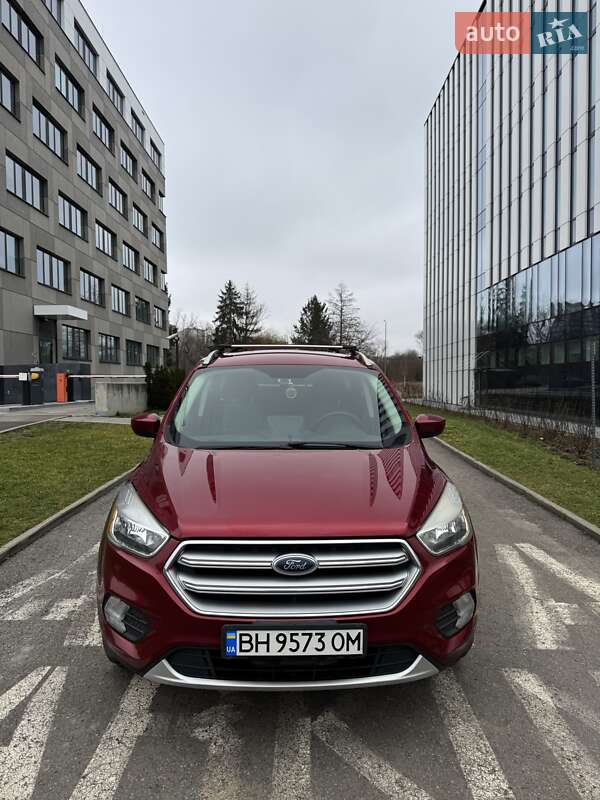 Позашляховик / Кросовер Ford Escape 2017 в Сарнах