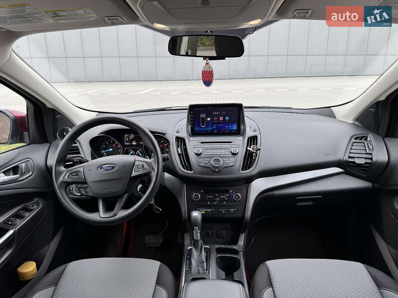 Позашляховик / Кросовер Ford Escape 2017 в Сарнах