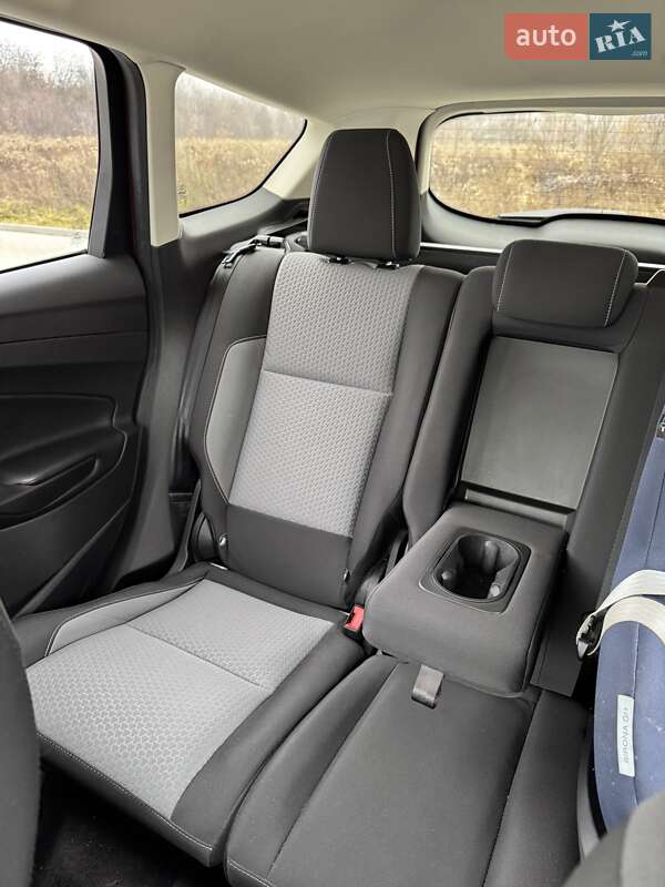 Позашляховик / Кросовер Ford Escape 2017 в Сарнах