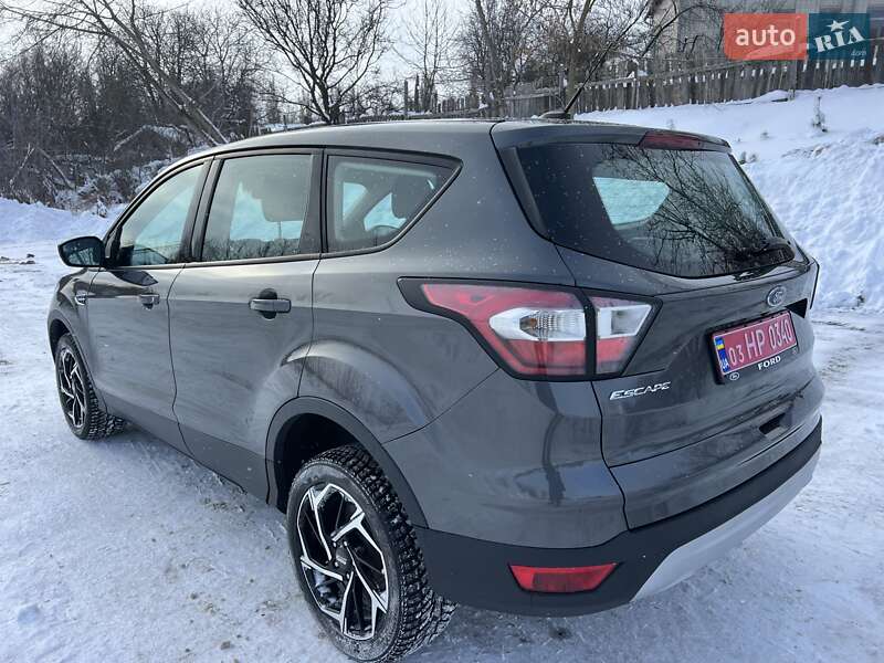 Позашляховик / Кросовер Ford Escape 2017 в Рівному
