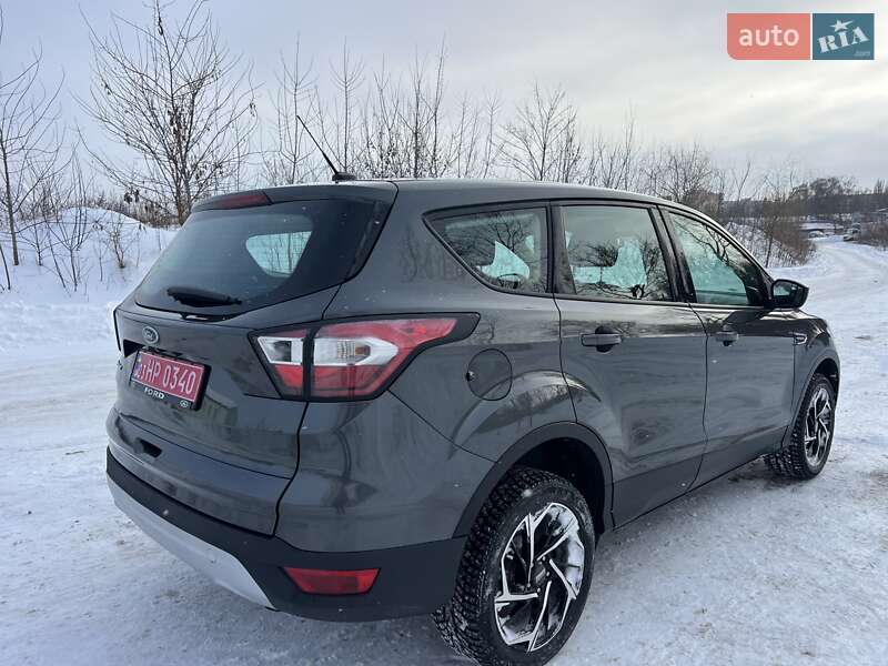 Позашляховик / Кросовер Ford Escape 2017 в Рівному