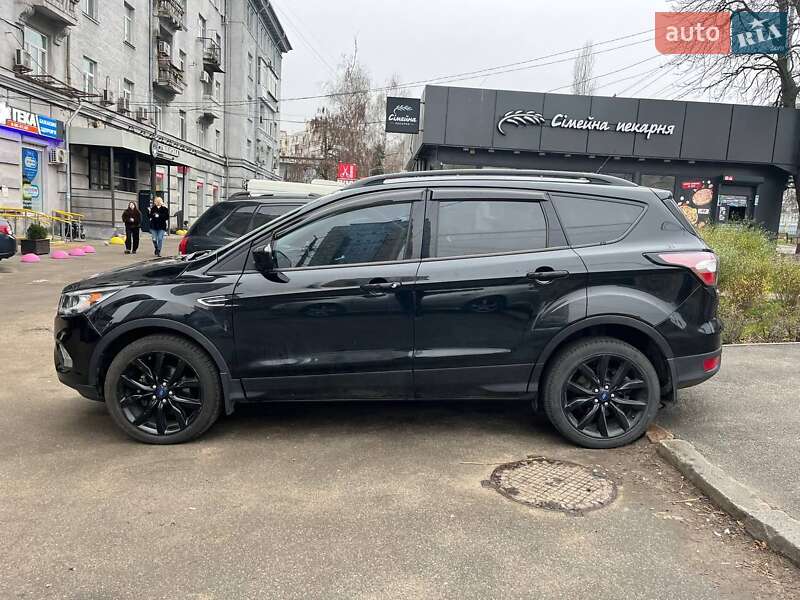 Внедорожник / Кроссовер Ford Escape 2018 в Киеве
