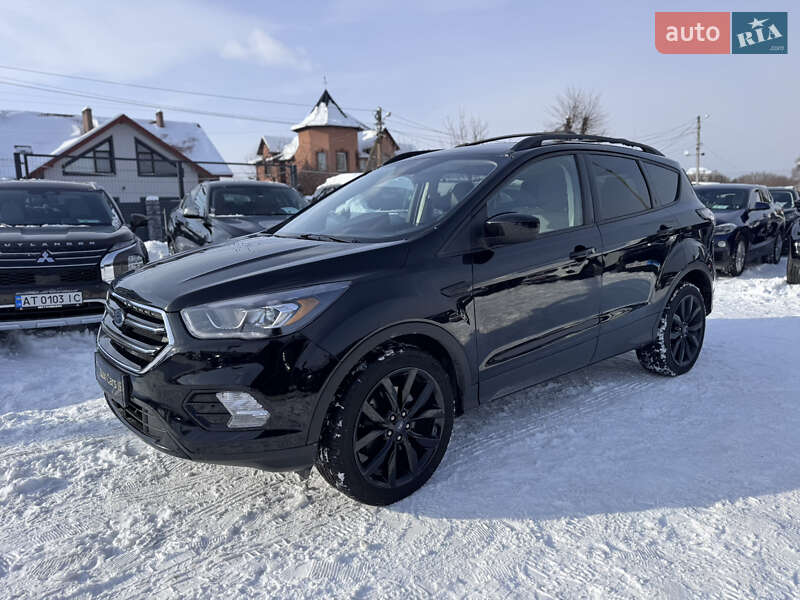 Внедорожник / Кроссовер Ford Escape 2018 в Ивано-Франковске