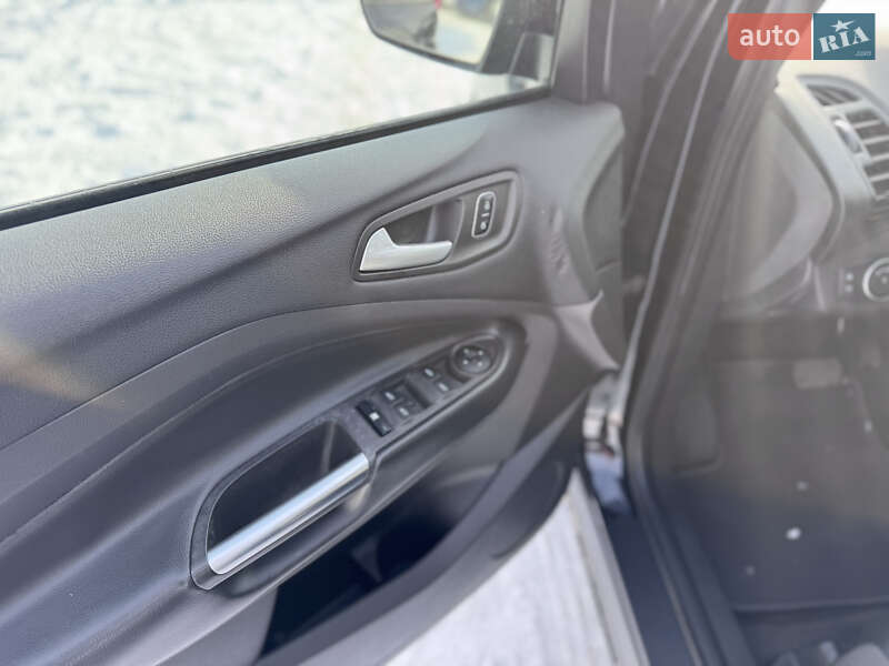 Внедорожник / Кроссовер Ford Escape 2018 в Ивано-Франковске