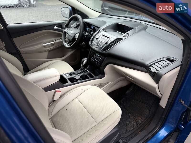 Внедорожник / Кроссовер Ford Escape 2018 в Львове