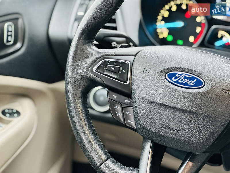 Позашляховик / Кросовер Ford Escape 2016 в Харкові