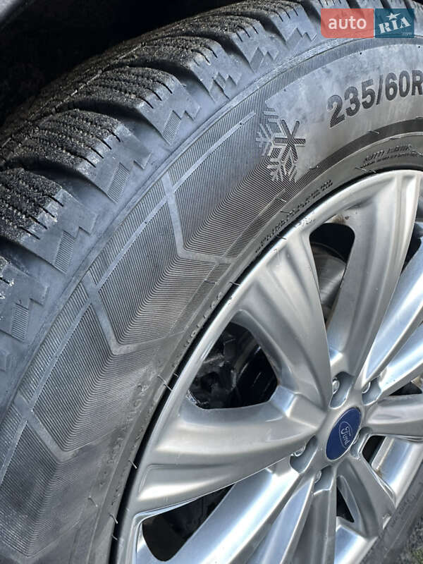 Позашляховик / Кросовер Ford Escape 2017 в Чернівцях